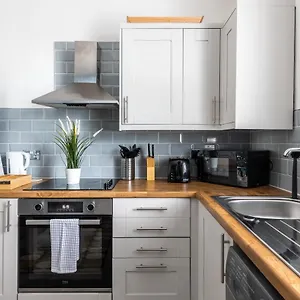Judah By Koya Homes - Tv Bed Apartment, High Street, Free Parking Apartment Barry